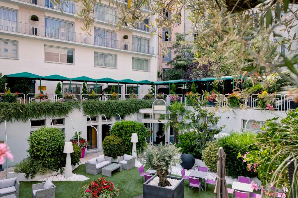L'Hotel Charlemagne vous propose un jardin en pleine ville de Lyon