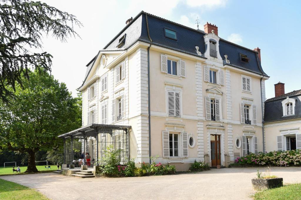 Une ambiance 19e dans un parc verduré à Lyon pour l'Hotel de Valpré